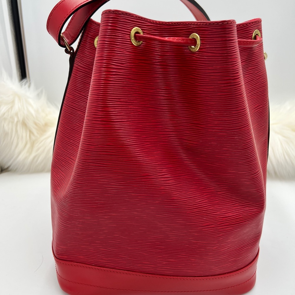 ♦️Louis Vuitton Epi Noe - GM